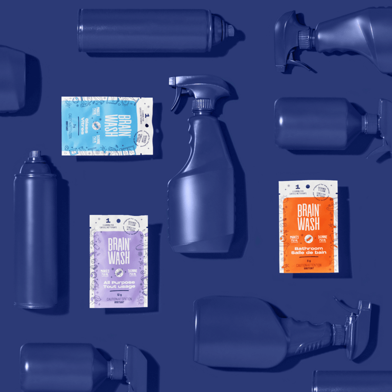 Differente type de bouteilles bleu marine avec 3 type de recharge de nettoyant Brain Wash de salle de bain, tout usage et nettoyant à vitre